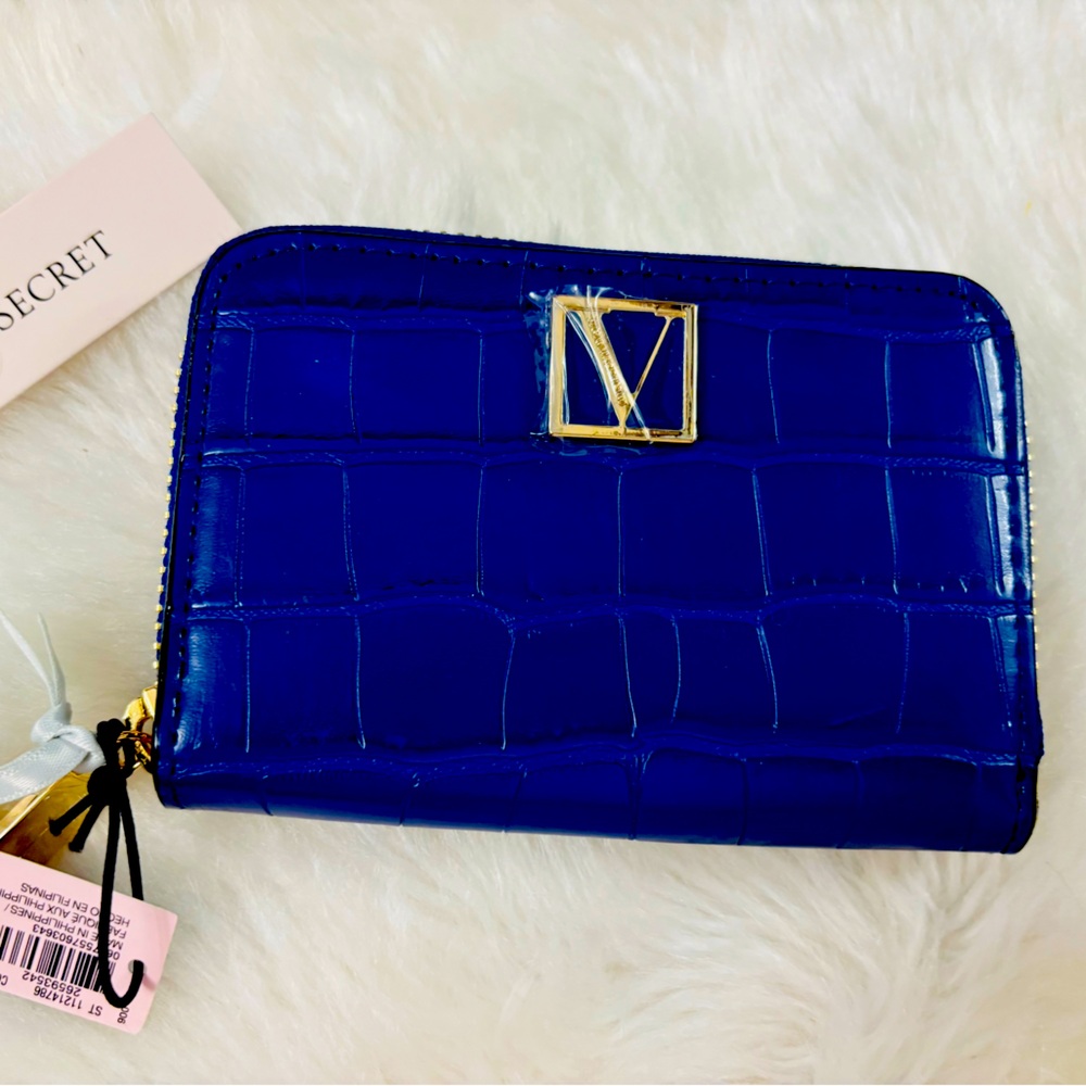 Victoria’s Secret credit card wallet holder